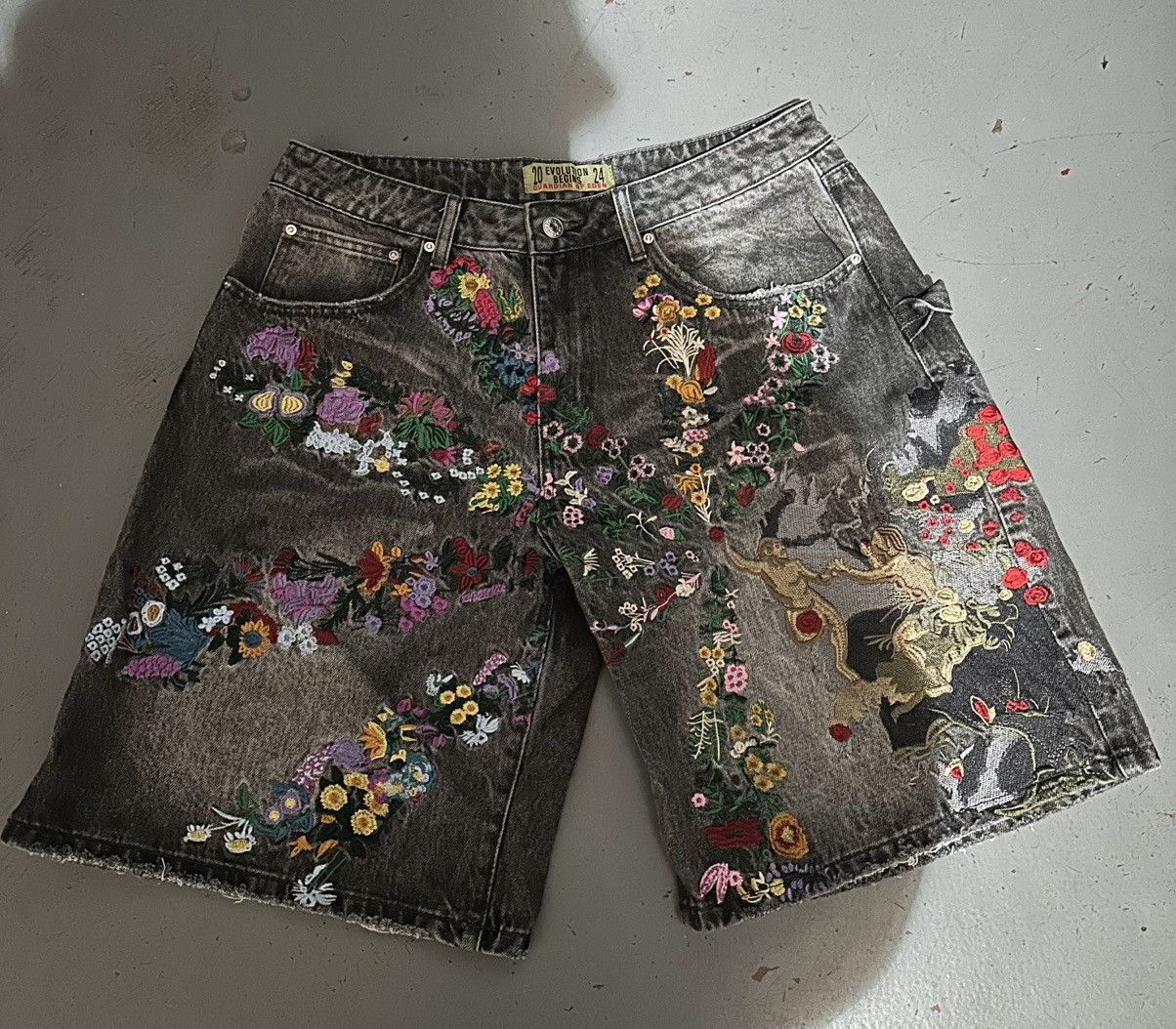 Japanese Brand Floral embroidered denim shorts Size US 33 - 2 Thumbnail