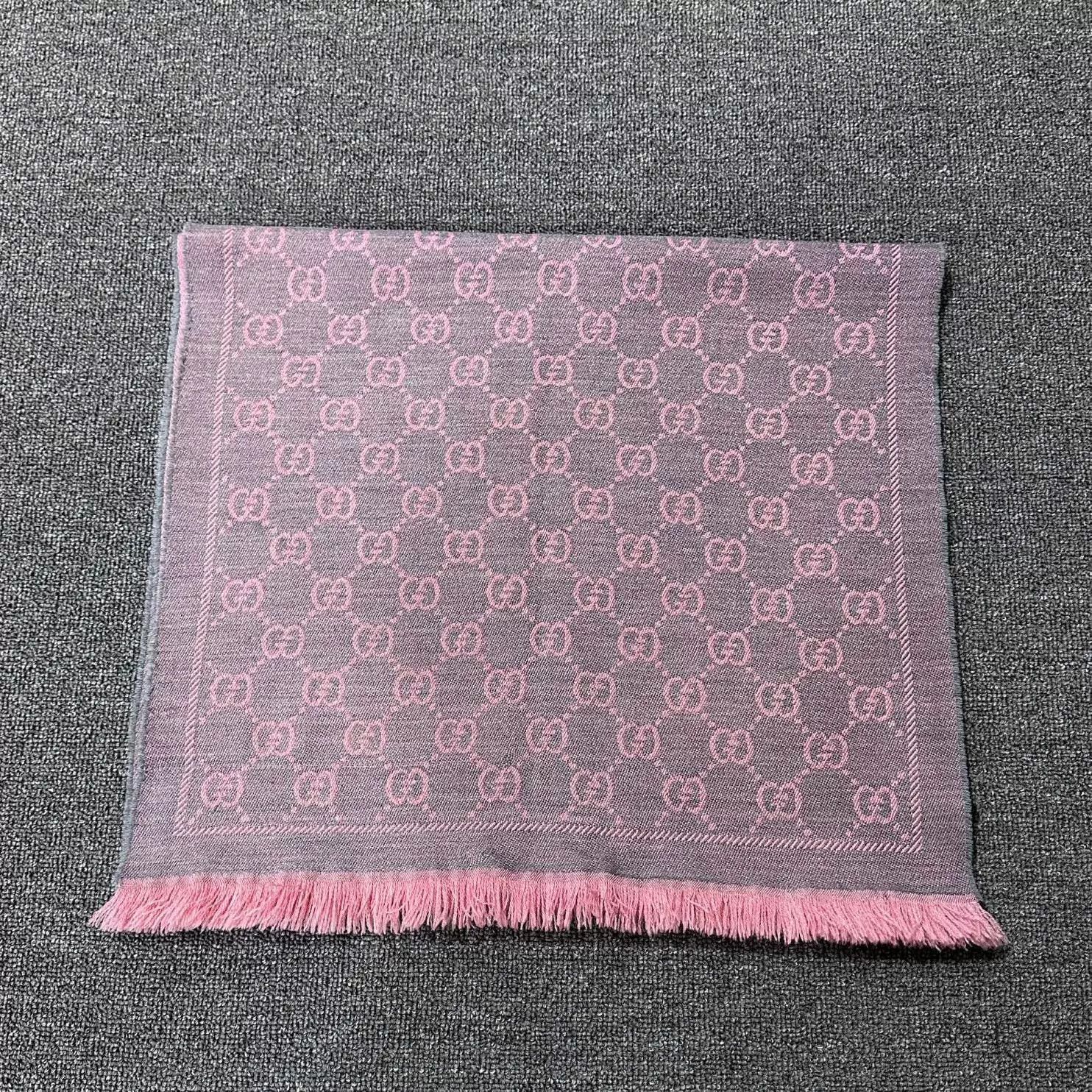 Gucci GUCCI Pink Logo Jacquard Tassel Scarf Pink/Gray Size ONE SIZE - 4 Thumbnail