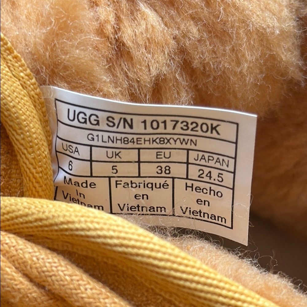 Ugg UGG Women’s 6 Yellow Suede Lace-Up Boots Size US 6 / IT 36 - 7 Thumbnail