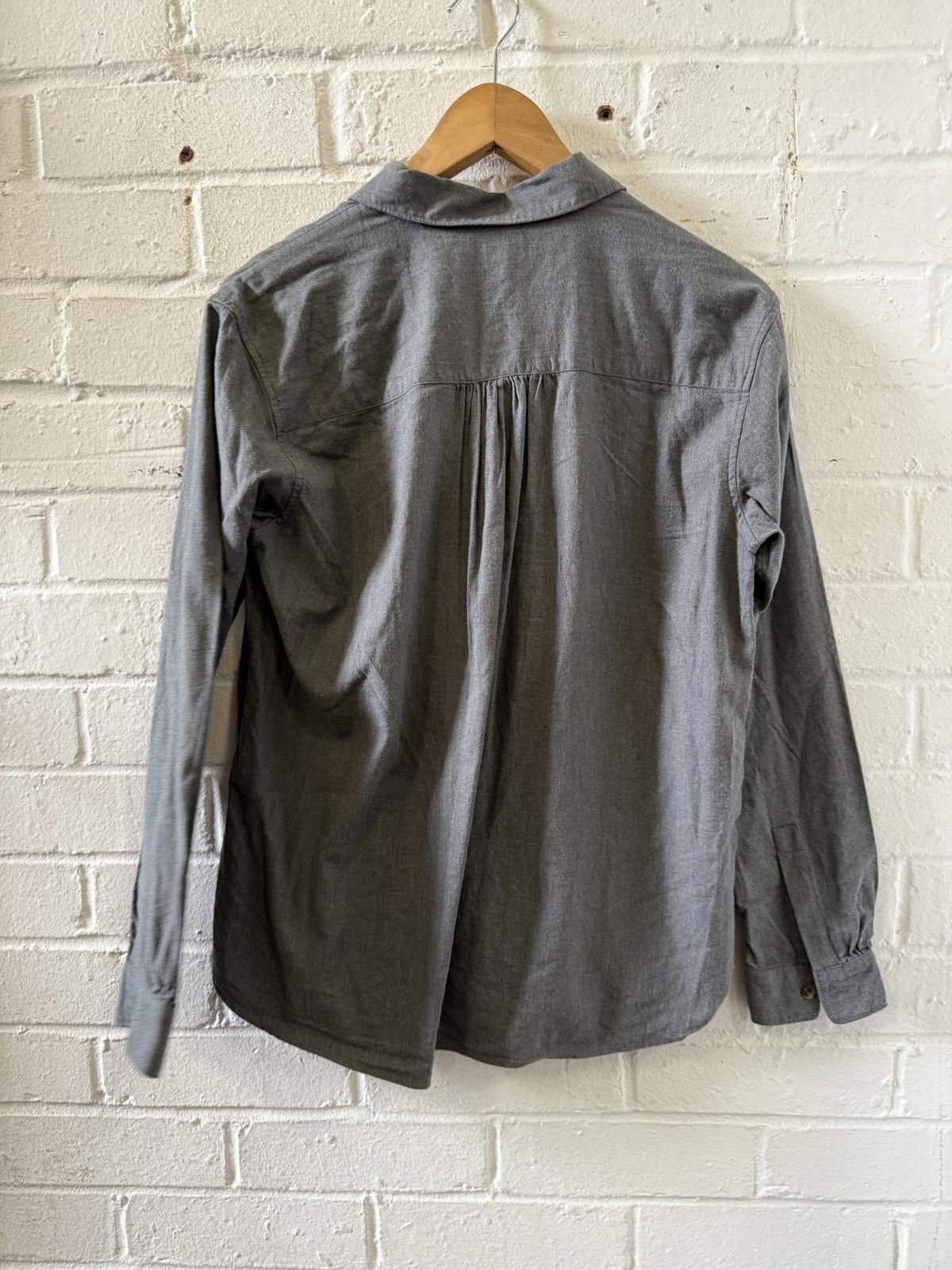 Uniqlo Uniqlo Women's Long Sleeve Gray Shirt XS Size US XS / EU 42 / 0 - 4 Thumbnail