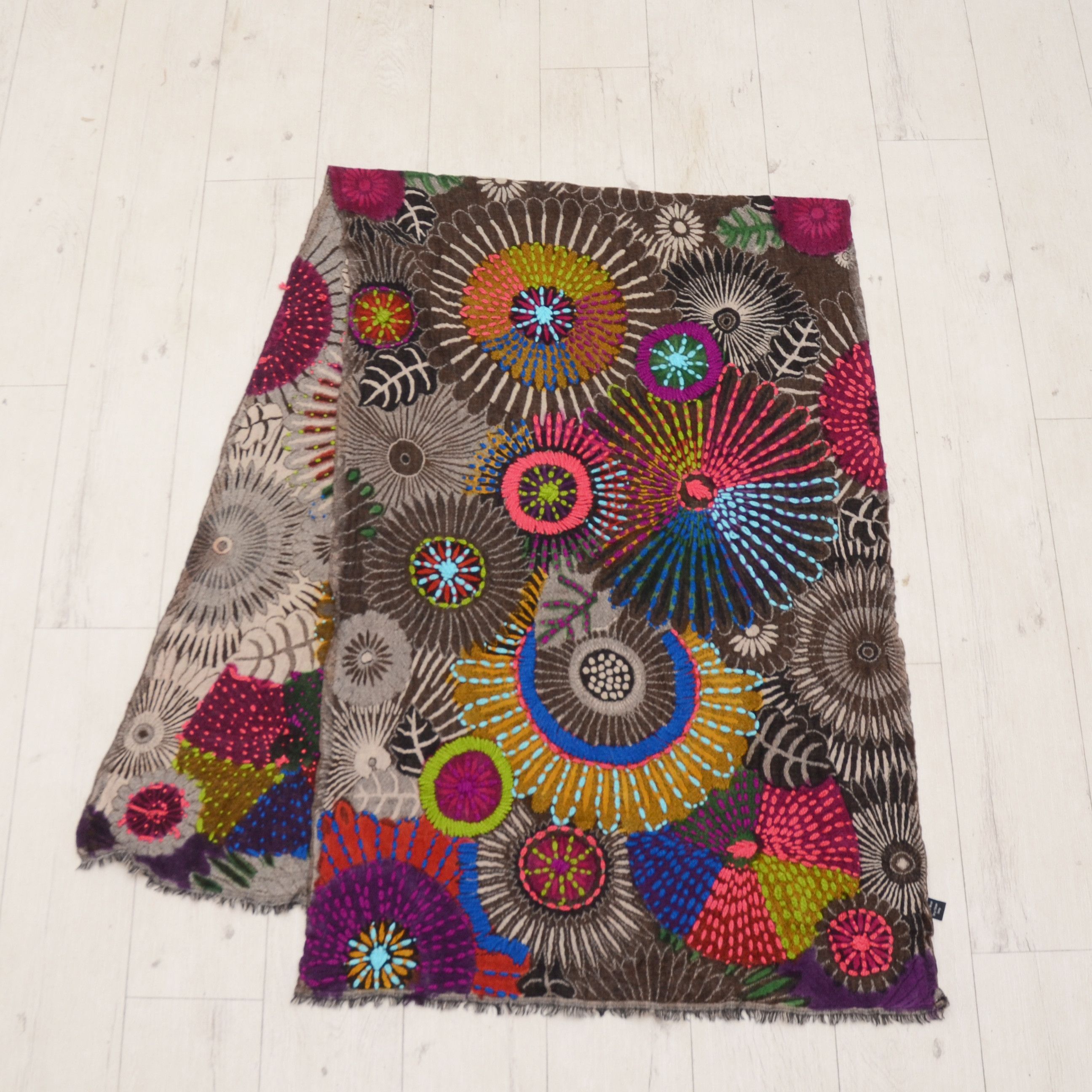 Other Mel & Davis New York 100% Wool Flower Scarf Shawl Big Size Size ONE SIZE - 1 Thumbnail