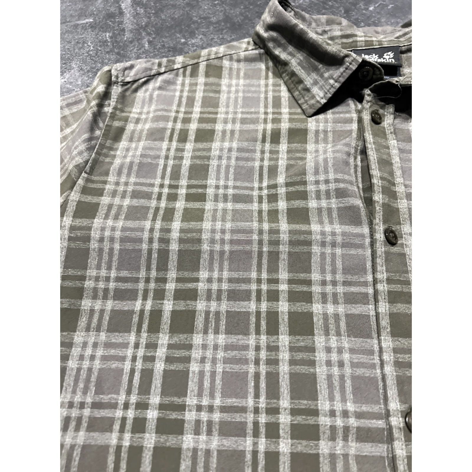 Jack Wolfskin Jack Wolfskin Shirt Button-Up Short Sleeve Men L Green Cotton UV Shield Casual Travel Workwear Pockets Classic Outdoor 40/42 Regular Size US L / EU 52-54 / 3 - 4 Thumbnail