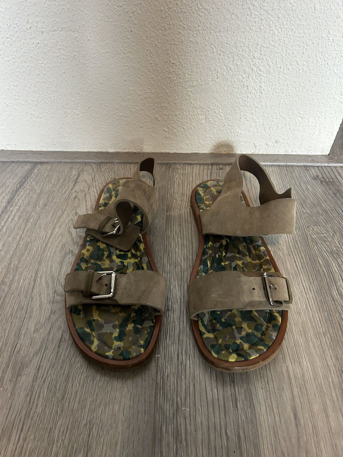Louis Vuitton Louis Vuitton Camo Sandals Size US 9 / EU 42 - 1 Thumbnail