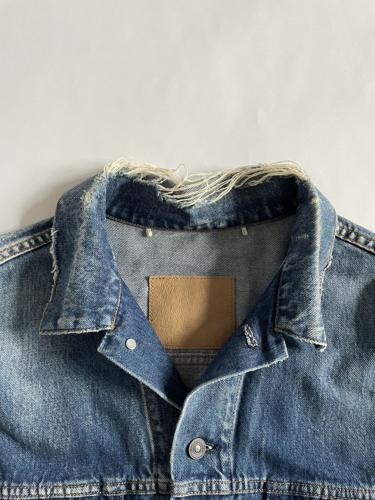 Balenciaga Balenciaga FW17 Oversized Back Logo Denim Jacket Size US M / EU 48-50 / 2 - 5 Thumbnail