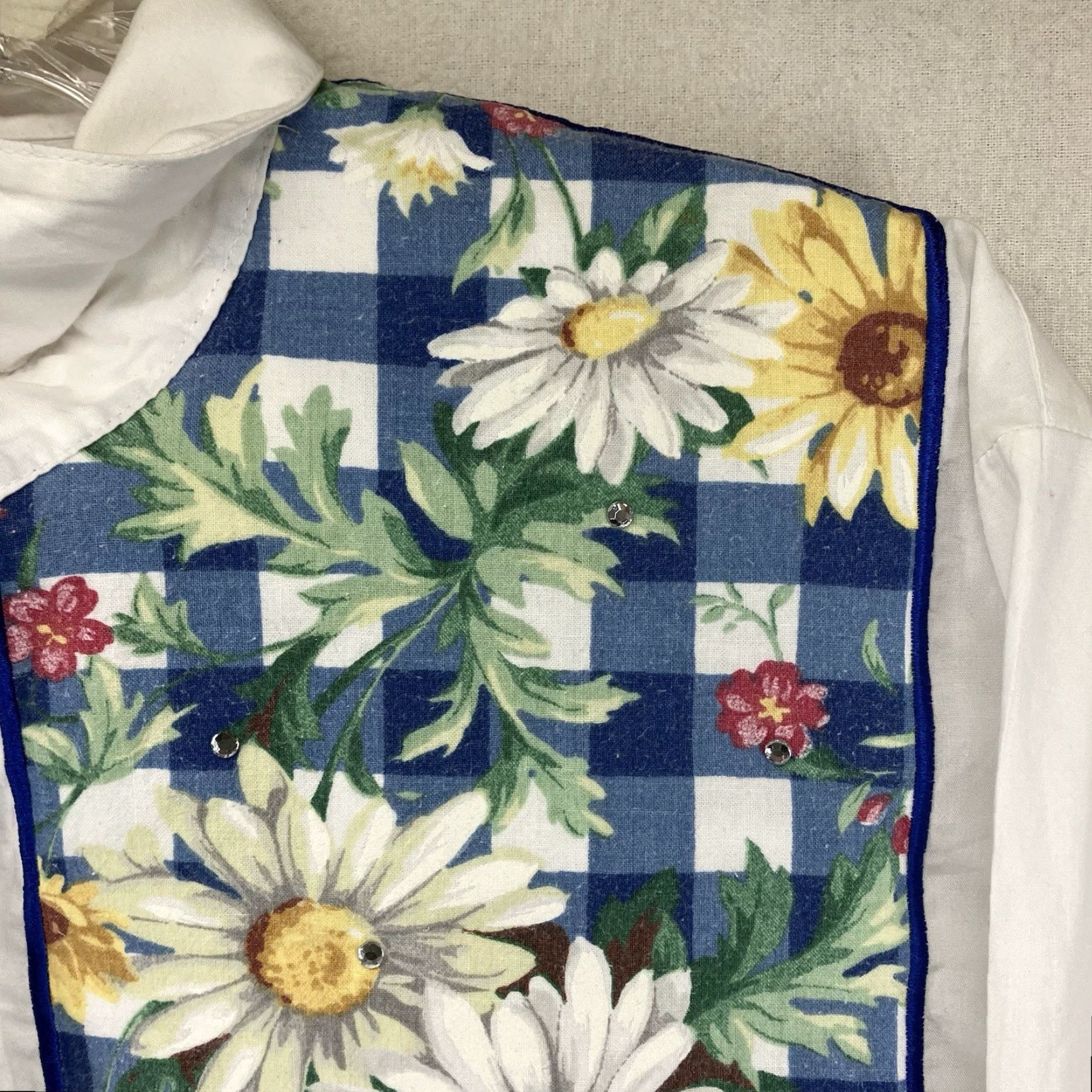 Quacker Factory VINTAGE Quacker Factory Button-Up Shirt Women M White Floral Rhinestone Daisy 90s Retro Farmhouse Bling Mens? Girls? No—gender at end: Womens Size M / US 6-8 / IT 42-44 - 7 Thumbnail
