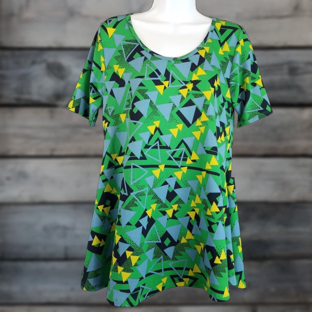 Vintage LuLaRoe Womens Perfect T XS Green Blue Geometric T-Shirt Short Sleeve Regular Womens XS Geometric Pattern Size XS / US 0-2 / IT 36-38 - 1 Thumbnail
