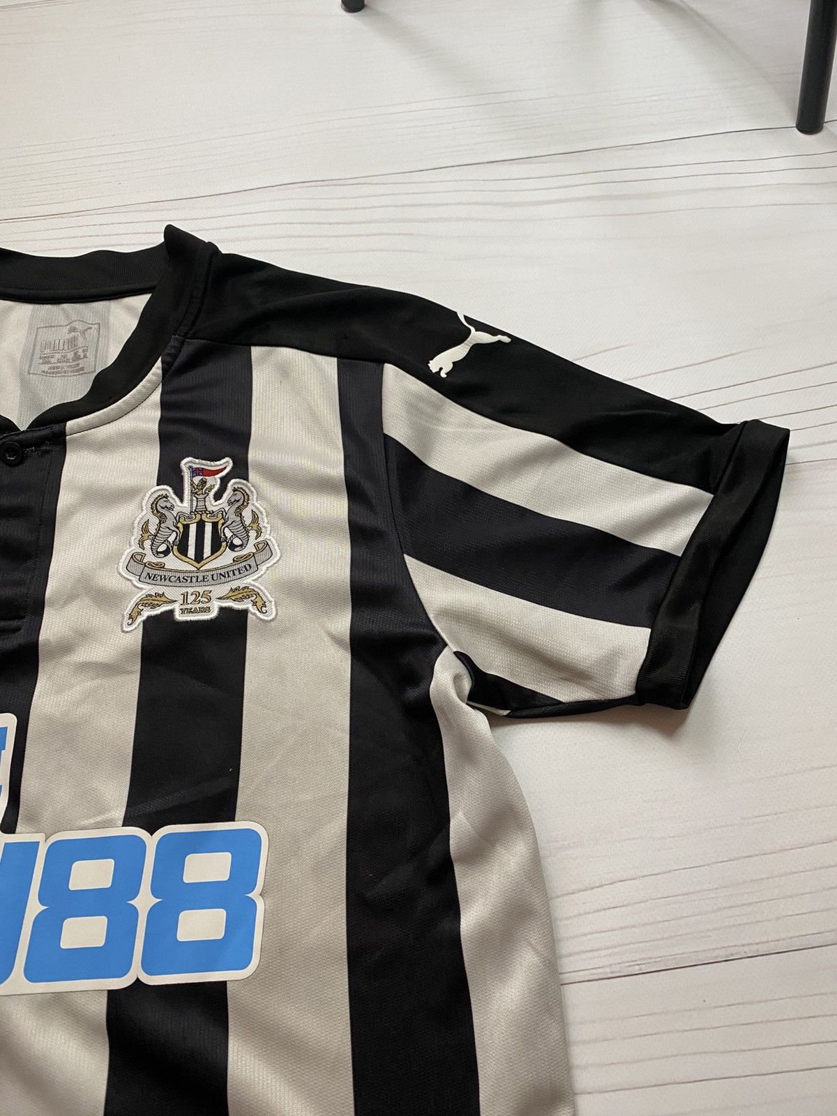 Vintage Puma Newcasle United 2017/18 home football y2k t shirt Size US M / EU 48-50 / 2 - 12 Thumbnail