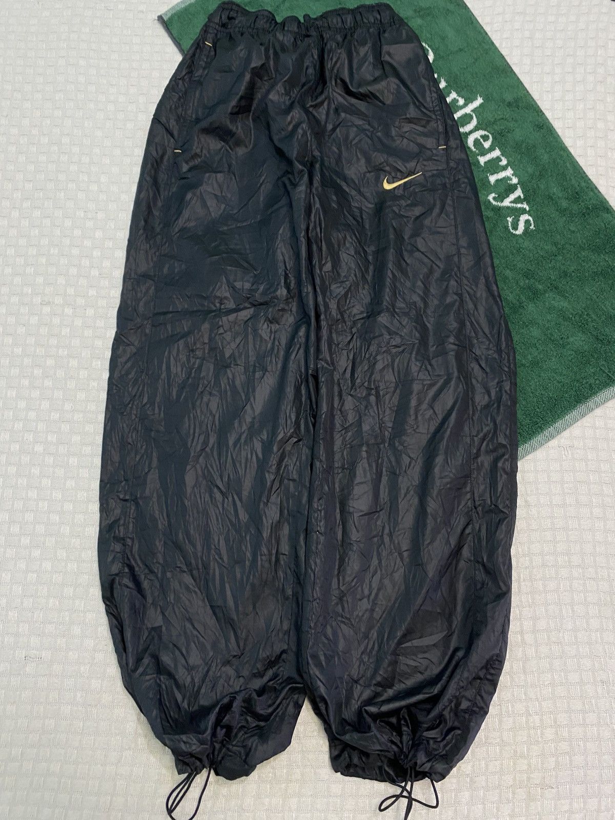 💥 VINTAGE NIKE PARACHUTE BAGGY WIDE LEG TRACK PANTS Y2K