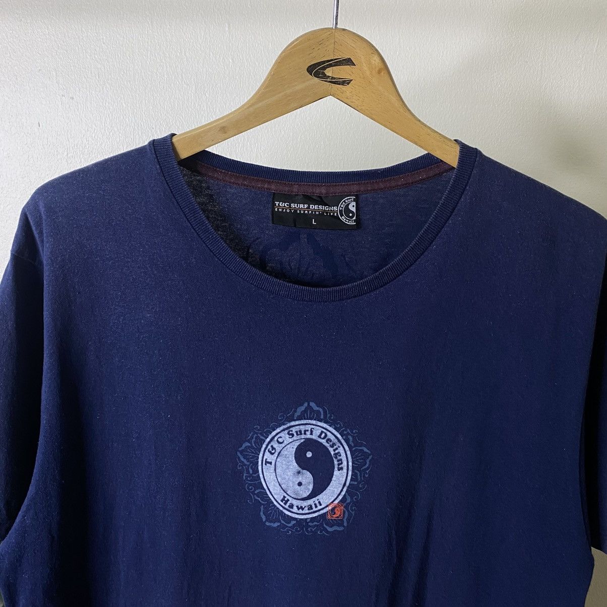 Vintage Vintage Y2K T&C Surf Ying Yang Logo Tee Size US L / EU 52-54 / 3 - 8 Thumbnail