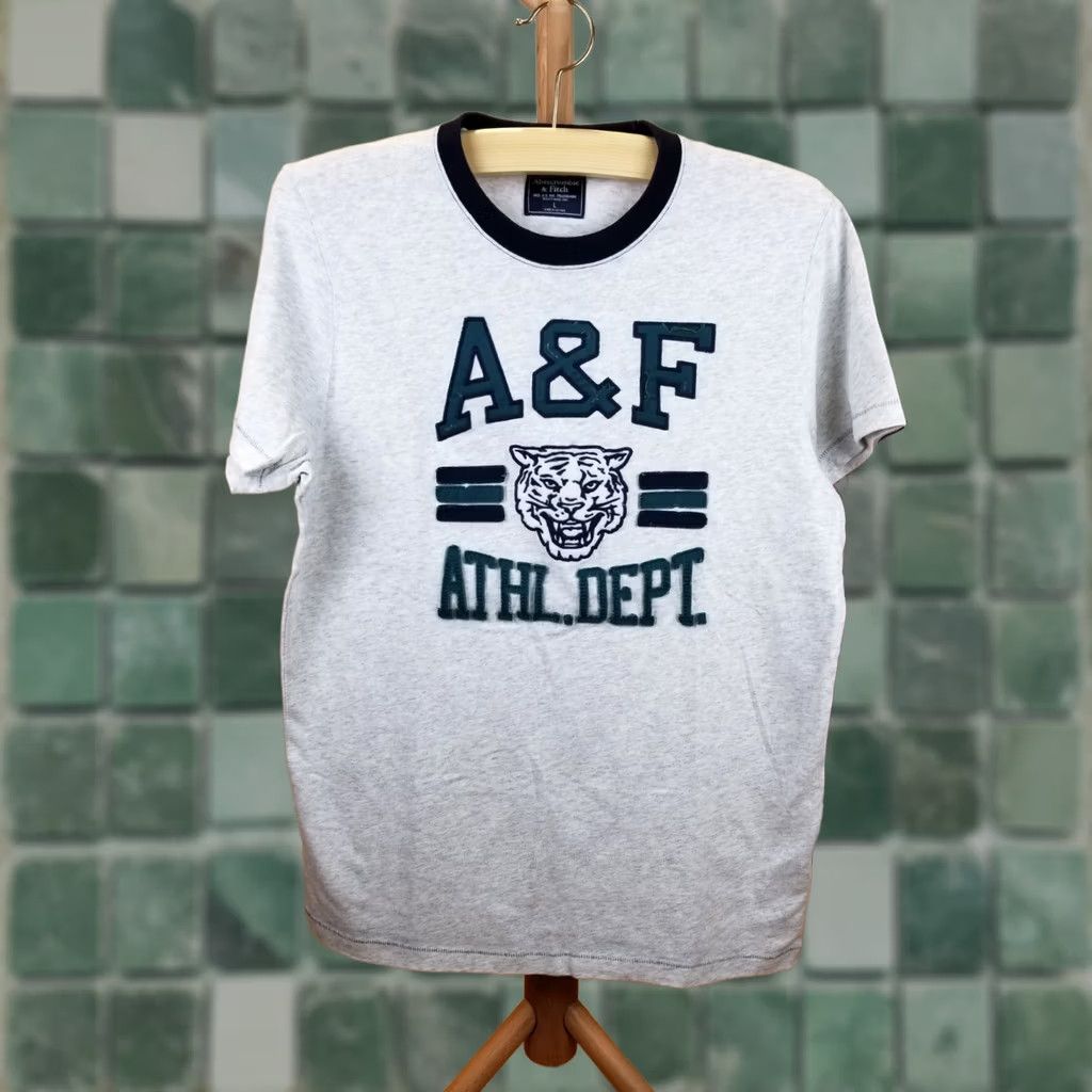Abercrombie & Fitch VINTAGE Abercrombie & Fitch Tiger Face Patch T-Shirt L Mens Gray Cotton Jersey Short Sleeve Round Neck 80s 90s Retro USA Hard to Style Size US L / EU 52-54 / 3 - 1 Thumbnail