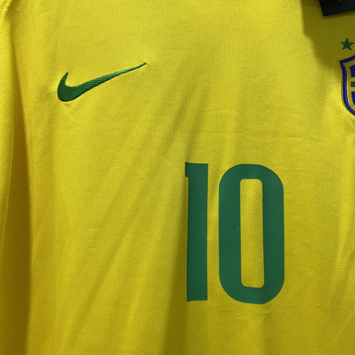 Nike 2018 Brazil Neymar Home Kit NWT Size US L / EU 52-54 / 3 - 10 Thumbnail