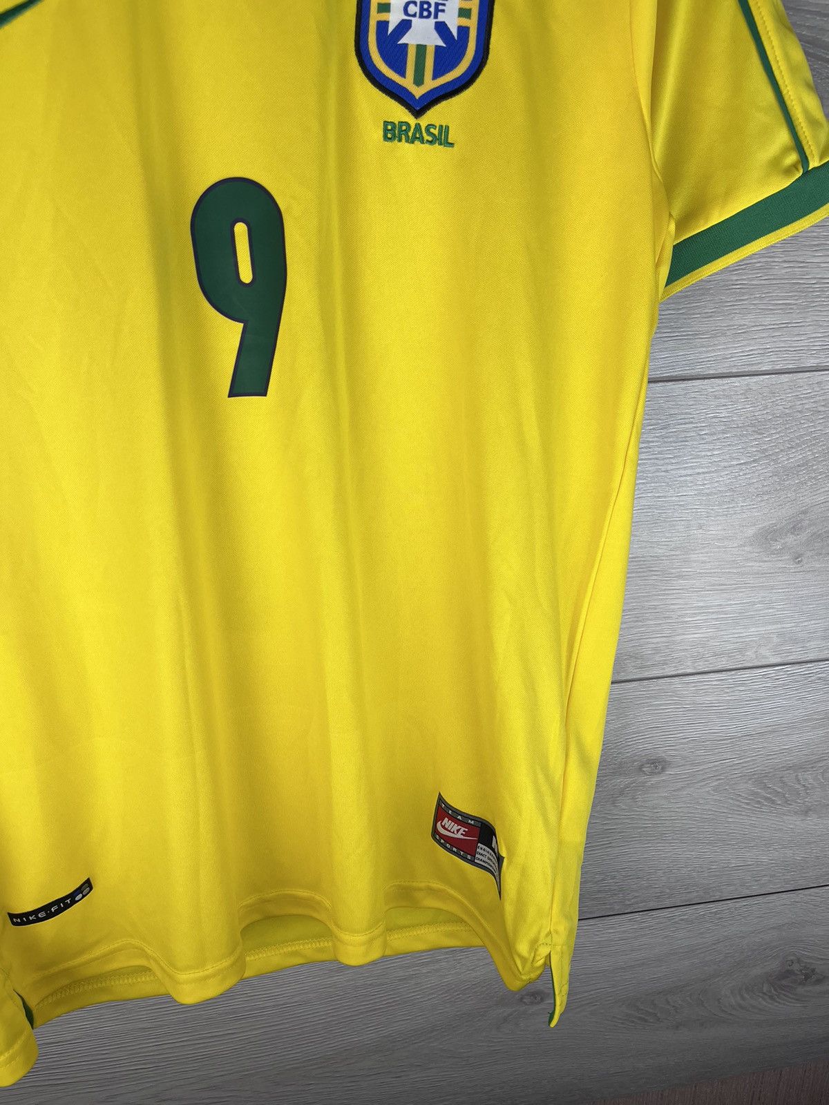 Vintage men’s soccer jersey Brazil 🇧🇷 Ronaldo #9 size M