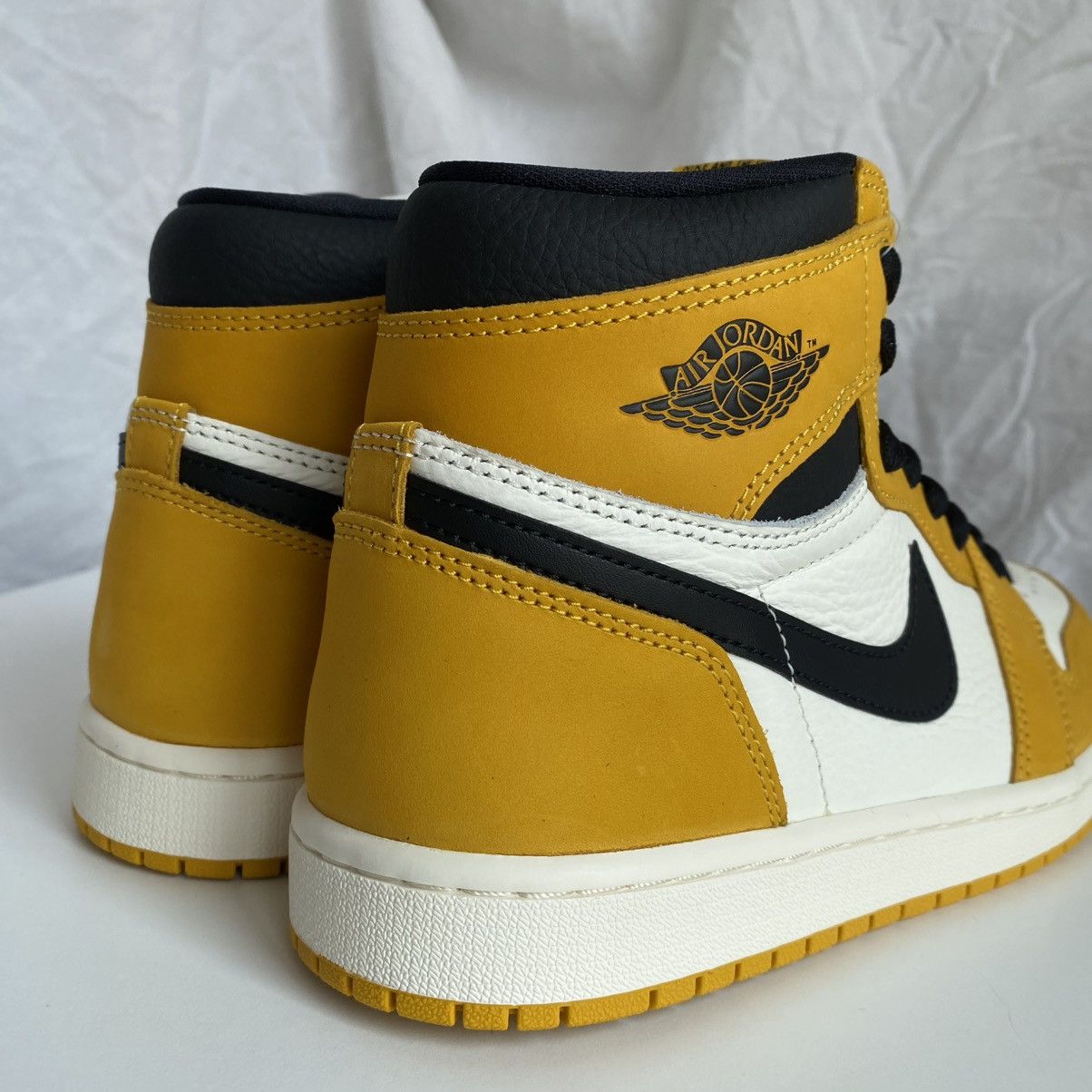 Nike Nike Air Jordan 1 Yellow Orche Size US 8 / EU 41 - 9 Thumbnail