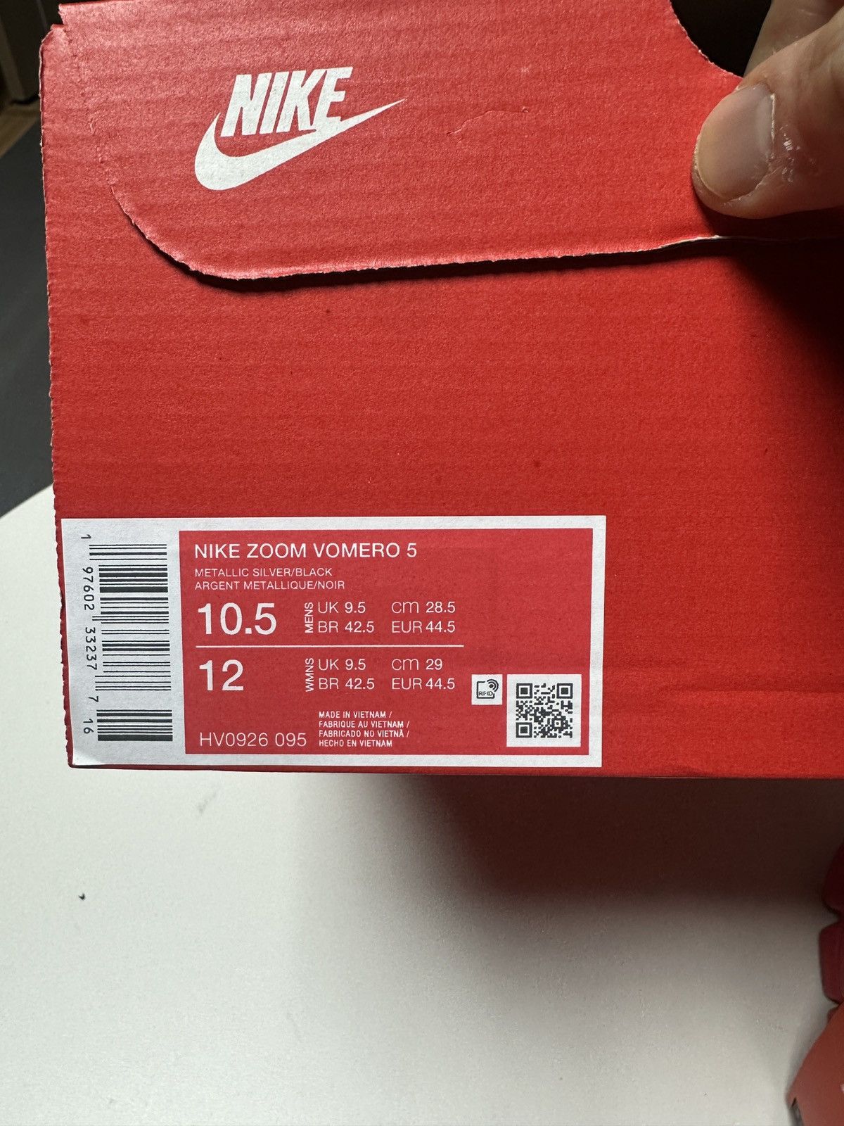Nike NEW Vomero 5 Sz 10.5 Men, 12 Wmn Red Metallic Silver Black Size US 10.5 / EU 43-44 - 12 Thumbnail
