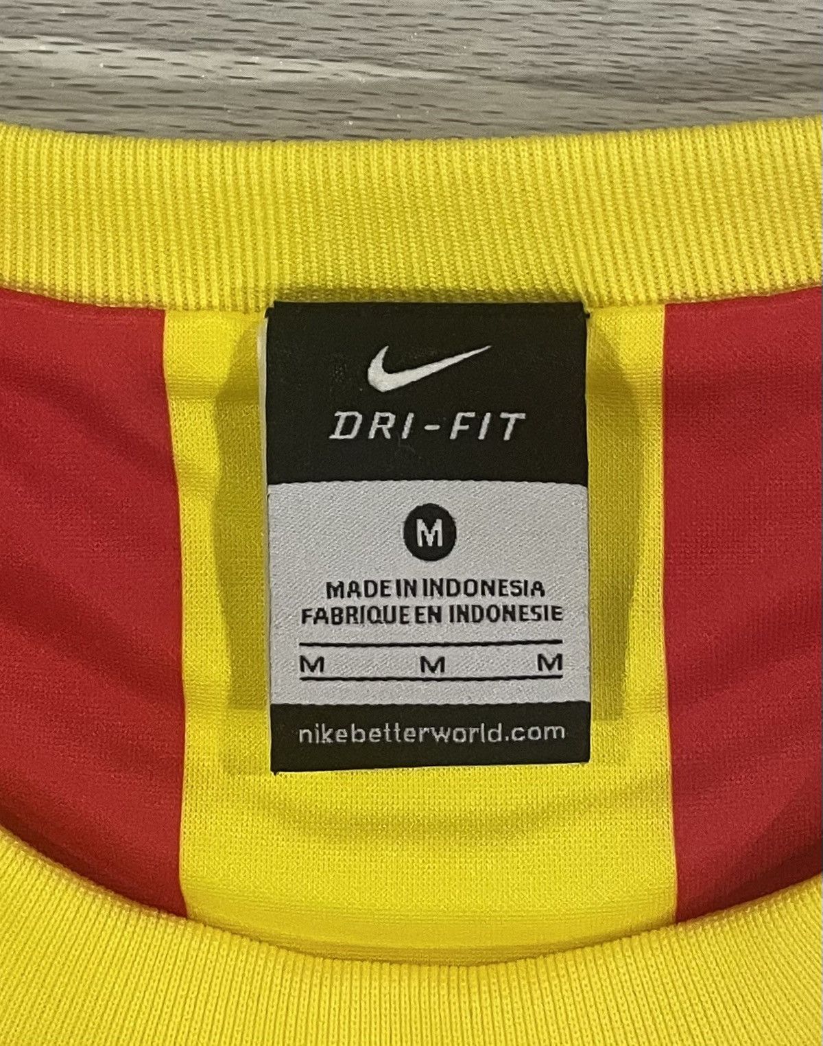 Nike Nike 2013/14 FC Barcelona Soccer Jersey Men’s Size Medium Size US M / EU 48-50 / 2 - 5 Thumbnail