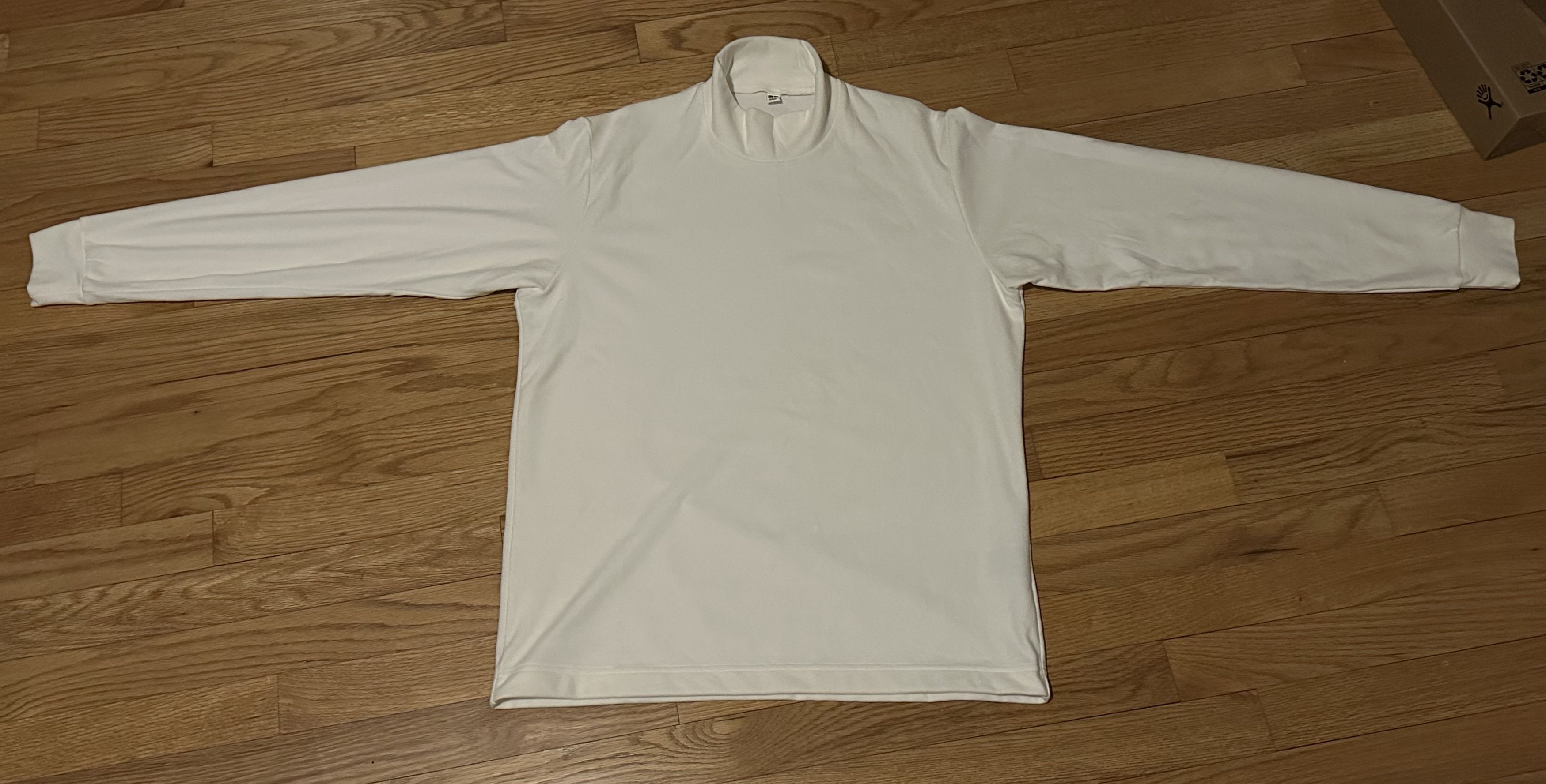 Uniqlo Uniqlo White Smooth Fleece Mock Neck Long-Sleeve from Japan Size US M / EU 48-50 / 2 - 1 Thumbnail