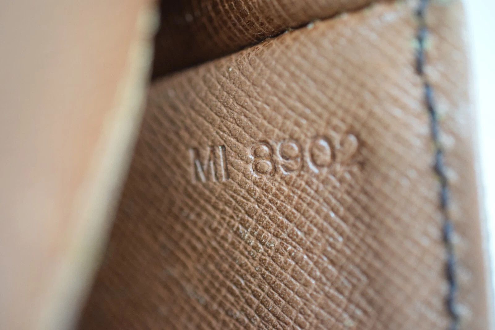 Louis Vuitton Louis Vuitton Chantilly PM Crossbody Monogram Canvas M40646 Size ONE SIZE - 19 Thumbnail