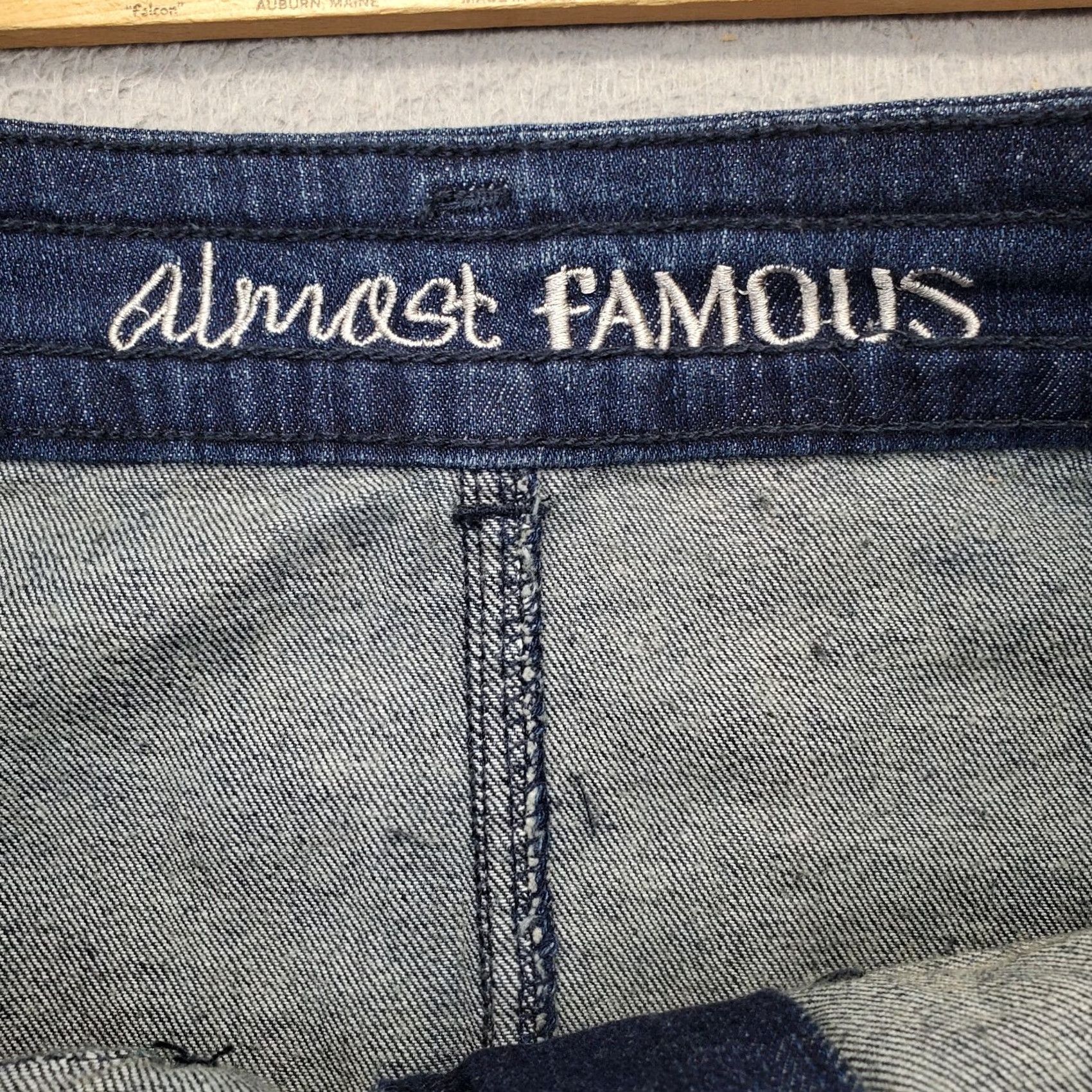 Almost Famous Almost Famous Mini Skirt Womens 9 Blue Denim Patch Pocket 2-Button Fly Size 30" / US 8 / IT 44 - 6 Thumbnail