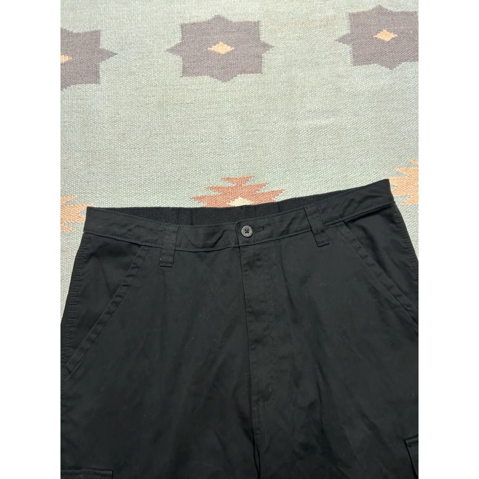 Wrangler VINTAGE Wrangler Cargo Shorts Black Cotton Twill Mens 36 Utility Pockets Skater Chino 10.5” Inseam 23” Outseam 36”? Size US 36 / EU 52 - 3 Thumbnail