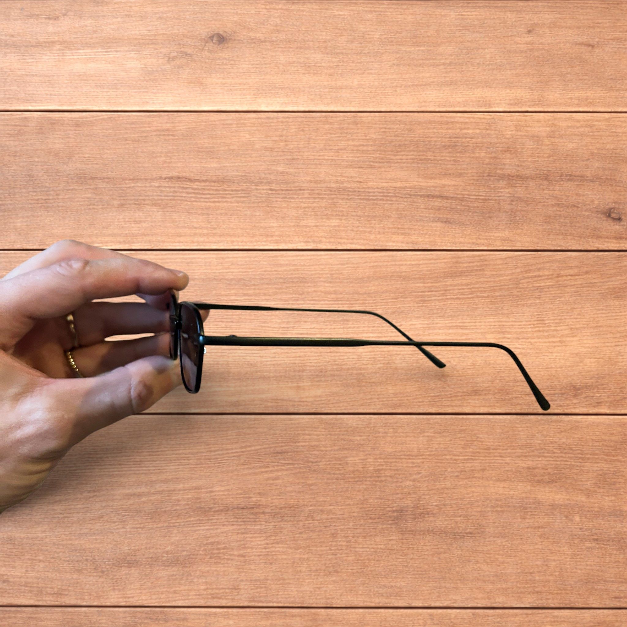 Japanese Brand Metal frame polarised sunglasses in black with black lense. Size ONE SIZE - 3 Thumbnail
