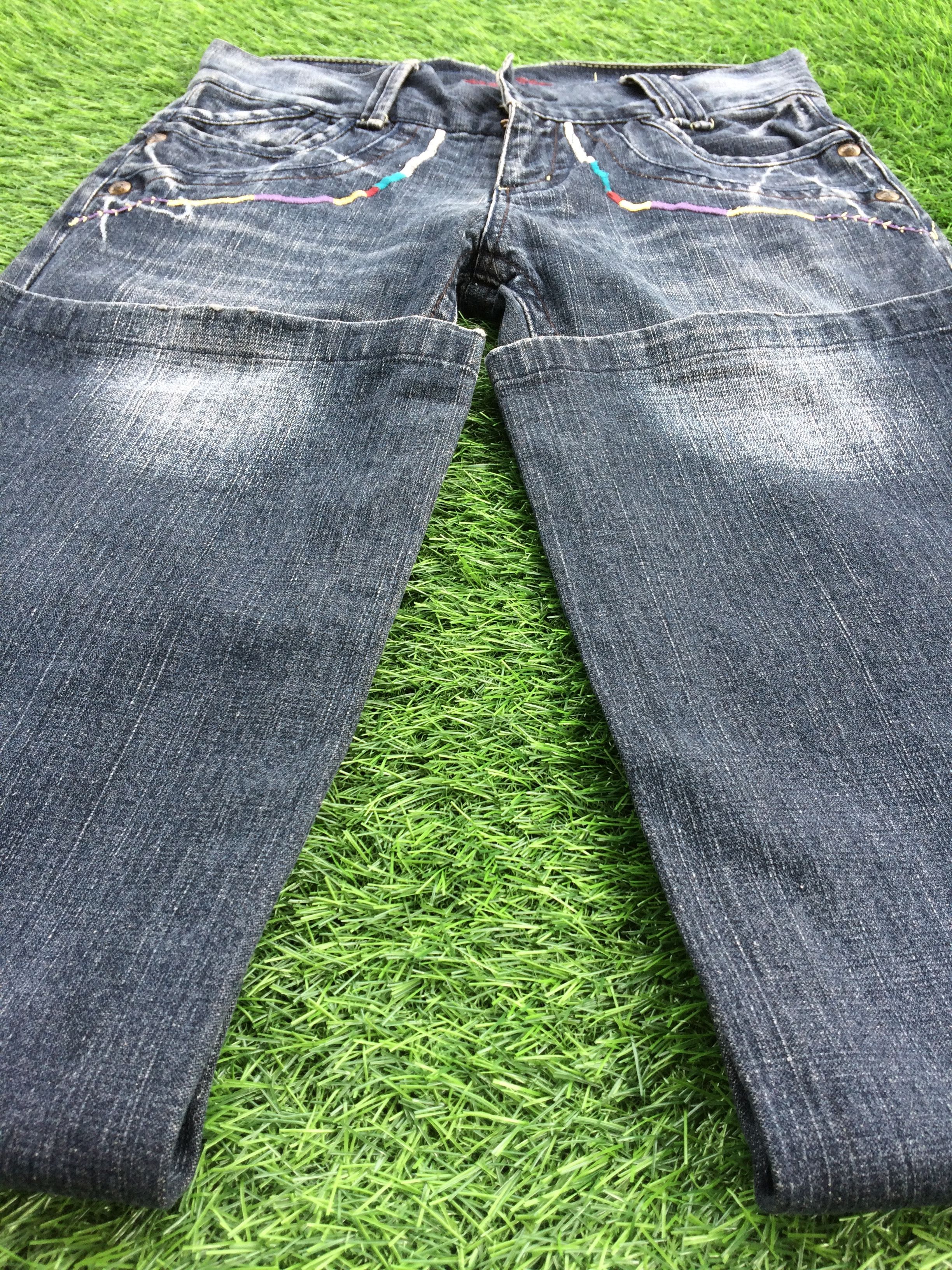 Japanese Brand BCBG Low Rise Bootcut Jeans #D-885 Size 25" / US 0 / IT 36 - 6 Thumbnail