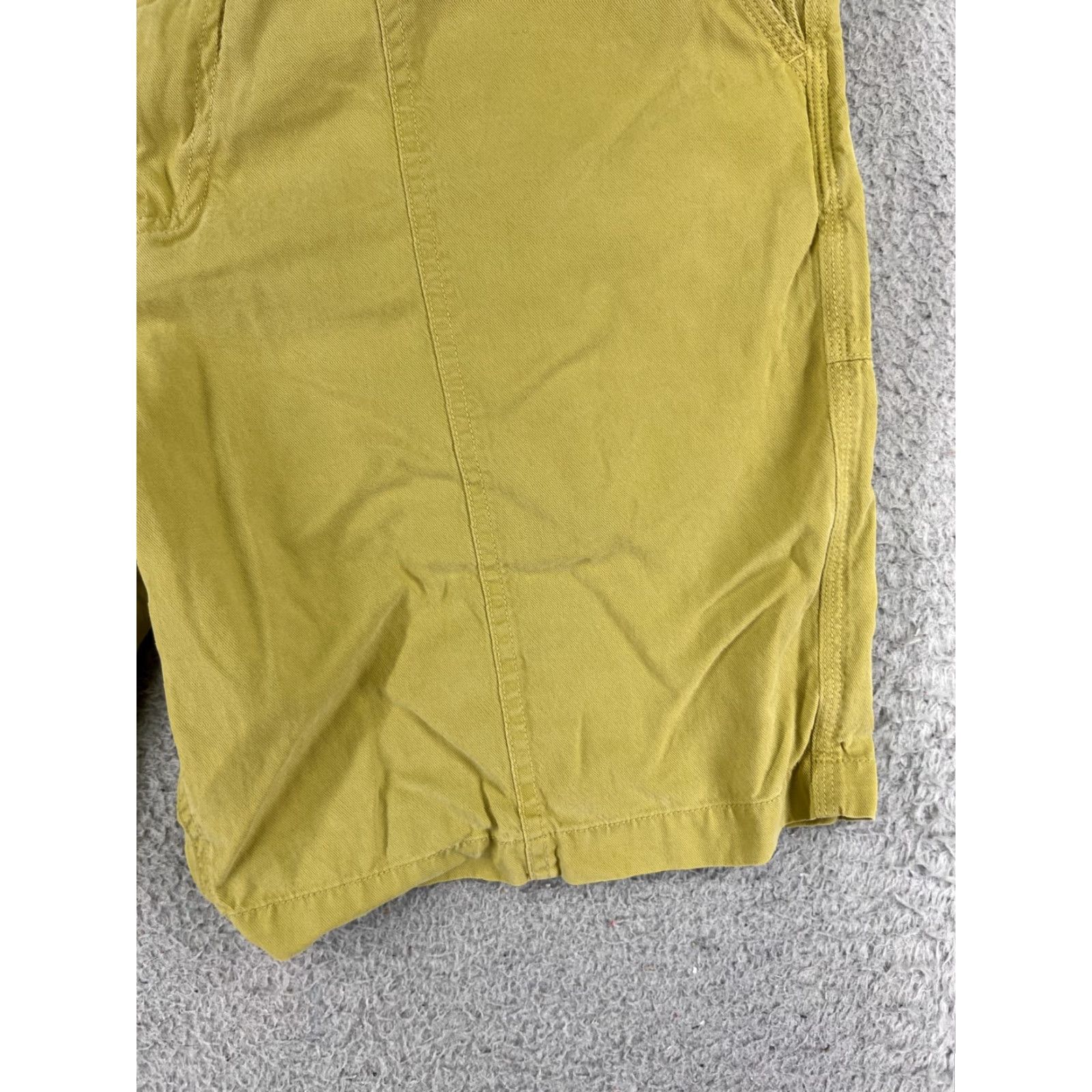 Tommy Bahama VINTAGE Tommy Bahama Shorts Mens Chino 35 Green Cotton Tencel Pleated Beach Vacation Size US 35 - 2 Thumbnail