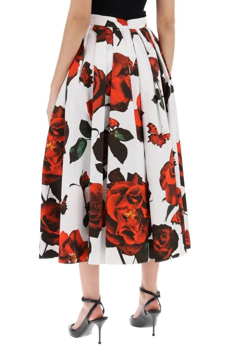 o1s22i1n0324 Tudor Rose Pleated Skirts in White