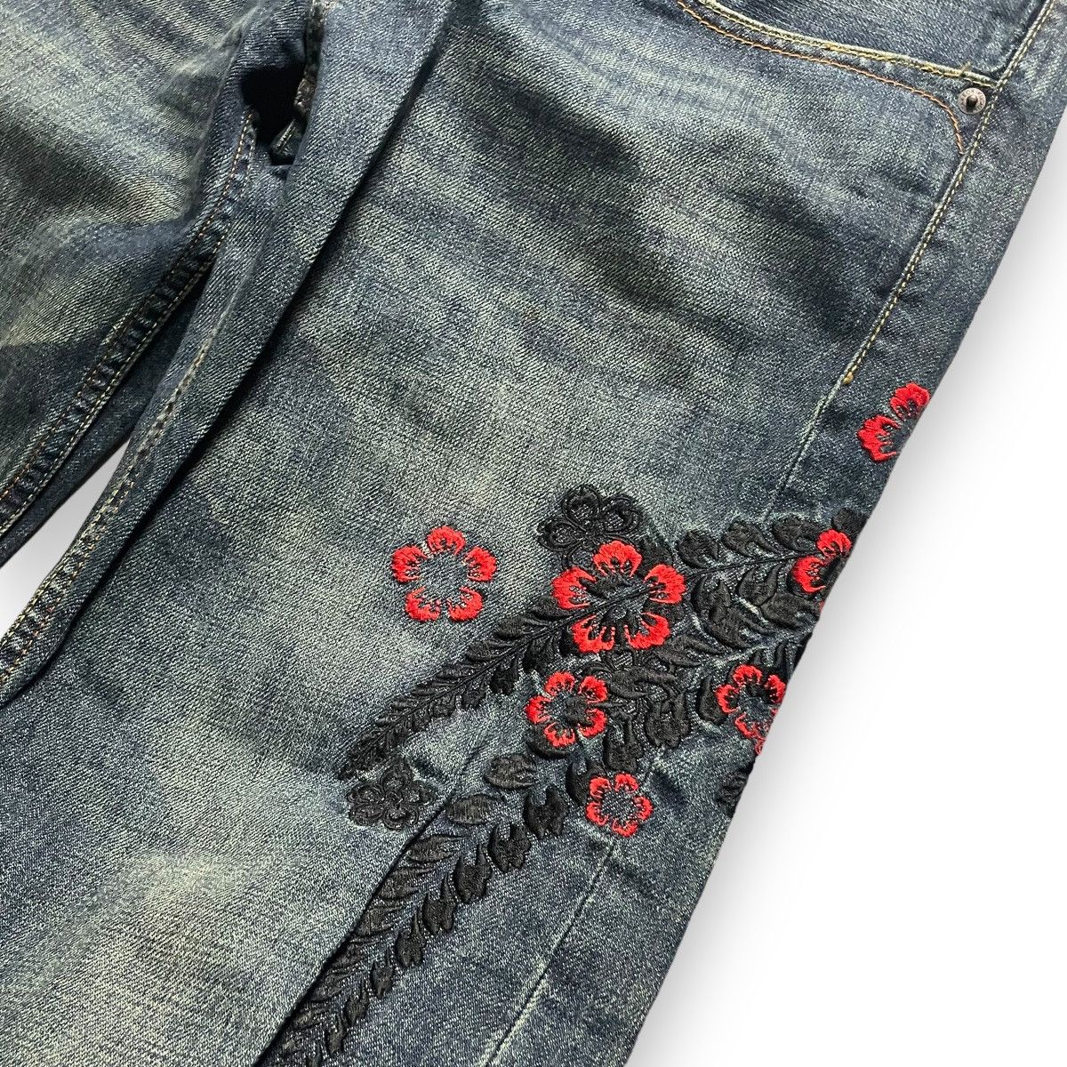 Takeo Kikuchi 🇯🇵 TAKEO KIKUCHI EMBROIDERED FLORAL DENIM PANTS Size 31" - 11 Thumbnail