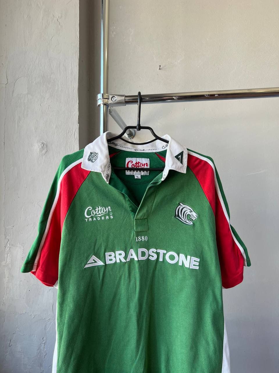 Vintage 2003/4 LEICESTER TIGERS HOME RUGBY SHIRT COTTON TRADERS SZ L Size US L / EU 52-54 / 3 - 3 Thumbnail