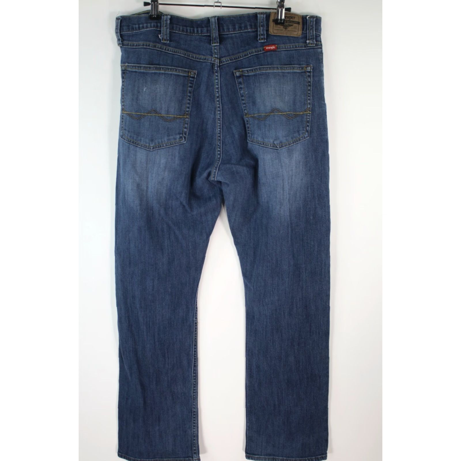 Wrangler Wrangler Mens Straight Fit Jeans Blue Denim Size 34x30 5-Pocket Design Belt Loops Front Flat Front Rise High Regular Cuff 8 in Mens Size US 34 / EU 50 - 2 Thumbnail