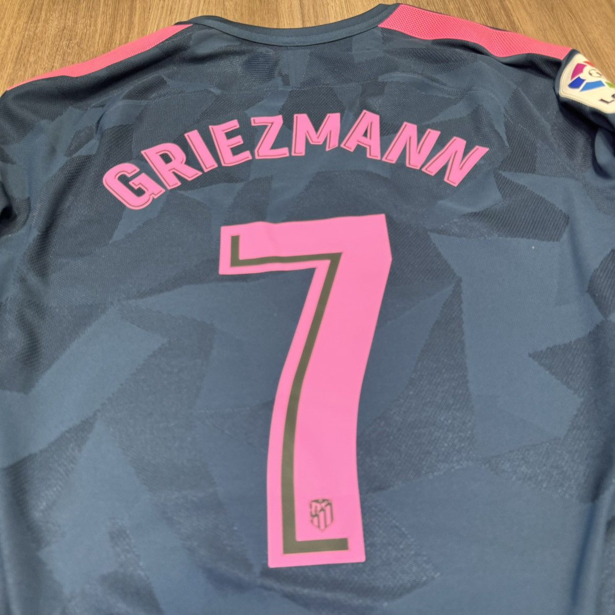 Nike Atletico Madrid 17/18 player issue away shirt #7 Griezmann Size US L / EU 52-54 / 3 - 4 Thumbnail