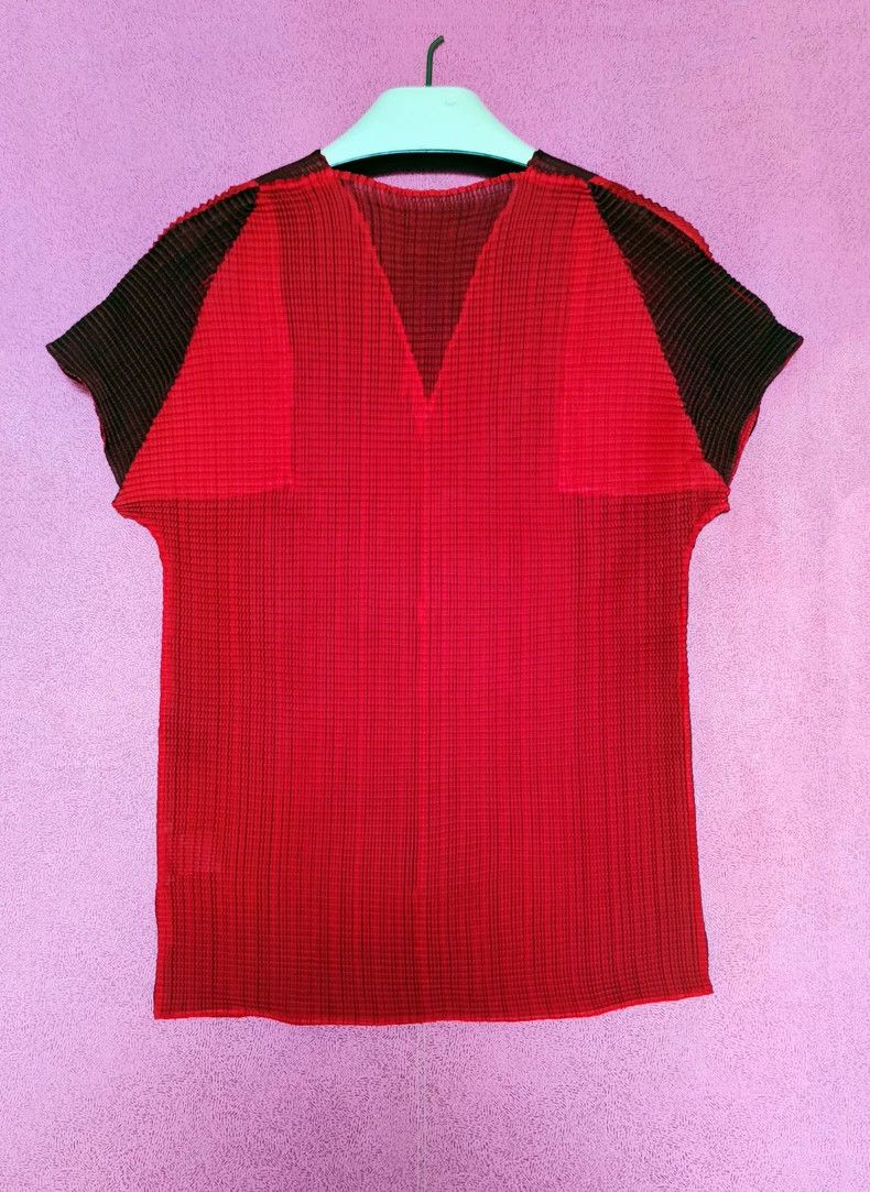 Issey Miyake Issey Miyake size:2 Red V-neck two-tone short-sleeved T-sh Size L / US 10 / IT 46 - 2 Thumbnail