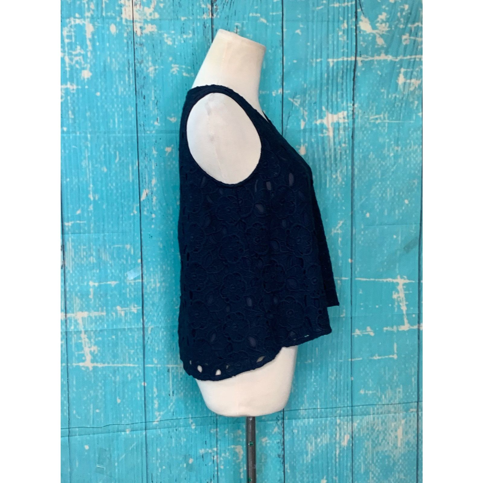 Ann Taylor Ann Taylor blue eyelet sleeveless lined blouse size XS Size XS / US 0-2 / IT 36-38 - 8 Thumbnail
