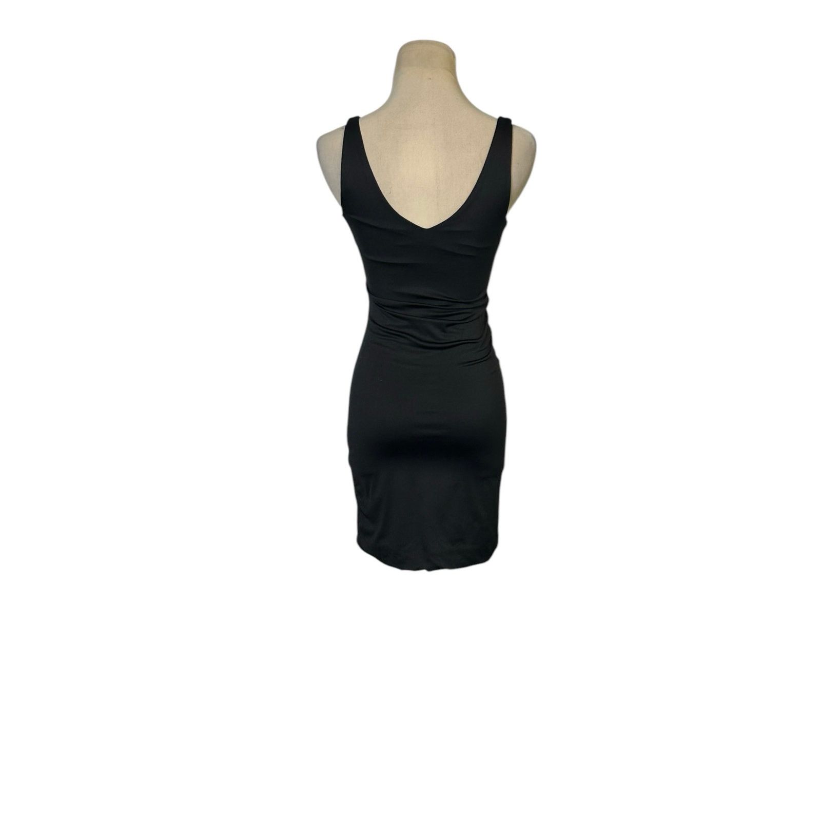 Forever 21 Forever 21 black v neck mini cocktail dress size Small Size S / US 4 / IT 40 - 9 Thumbnail