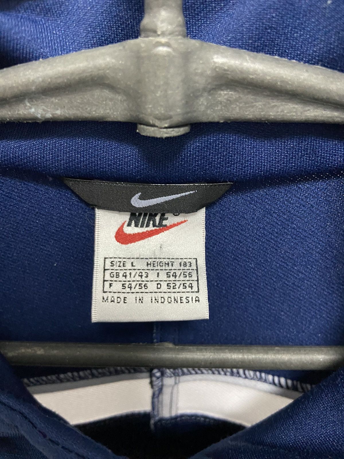 Nike × Vintage Nike Vintage Jacket Windbreaker Small Swoosh Logo 90s Nylon Size US L / EU 52-54 / 3 - 3 Thumbnail