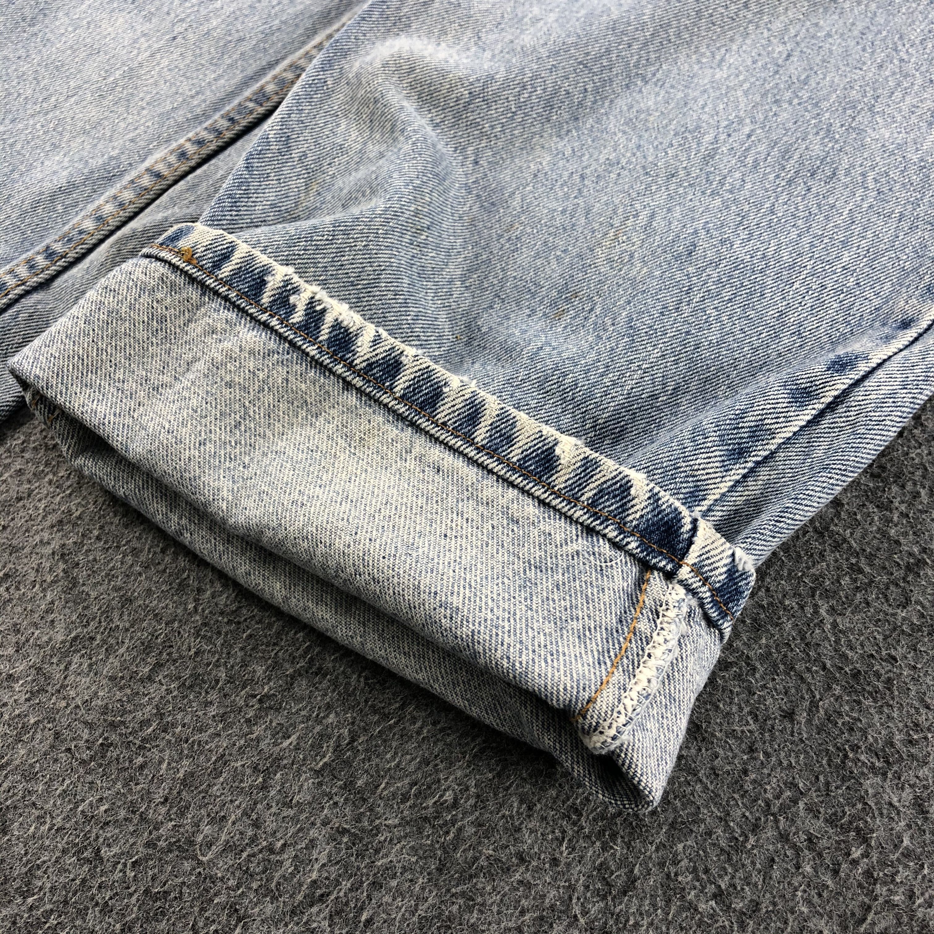 Levi's 90s Vintage Light Wash Levis 550 Jeans- J1355 Size US 35 - 7 Thumbnail