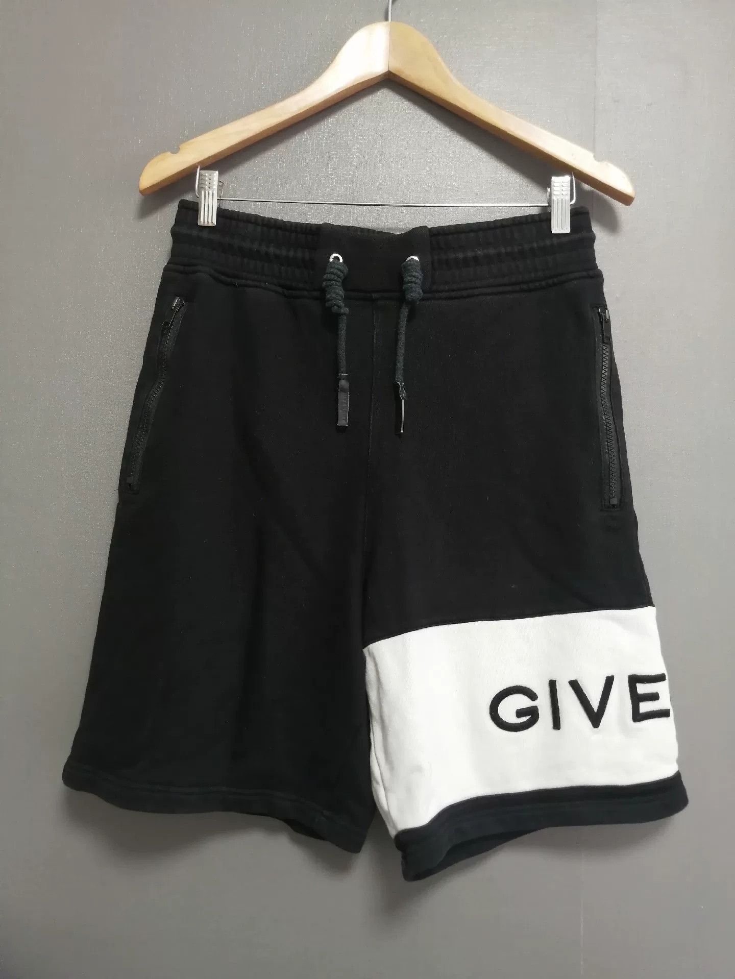 Givenchy Givenchy Heavy Embroidery Letter Shorts Size US 29 - 1 Thumbnail