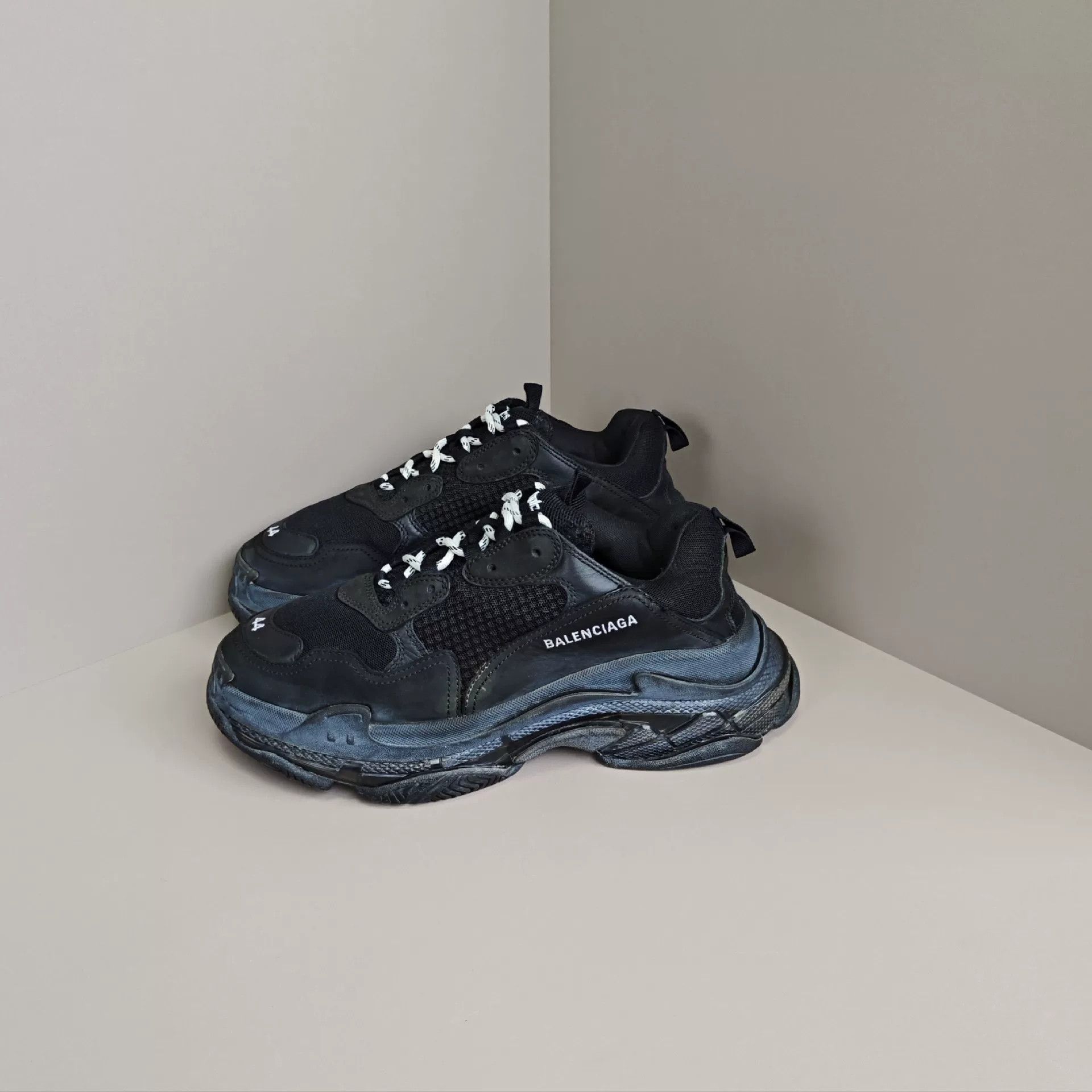 Balenciaga Balenciaga Lowtop Sneakers 11 Men Size US 11 / EU 44 - 1 Thumbnail