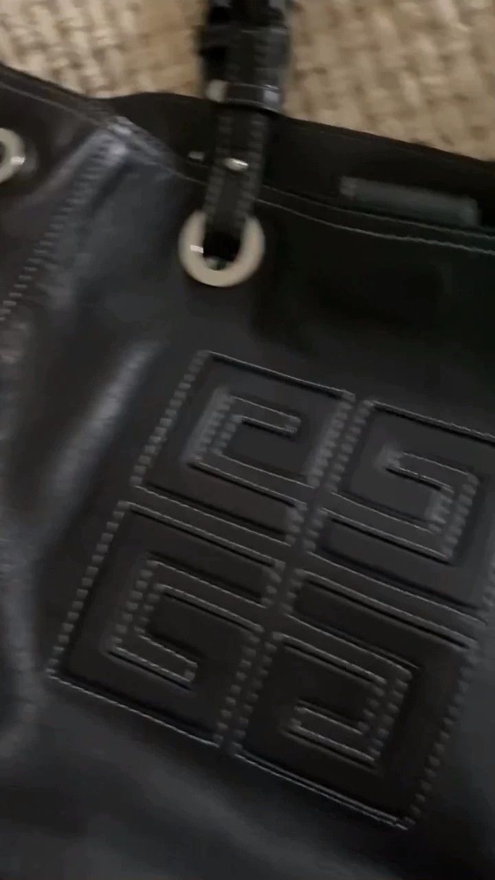 Givenchy Givenchy Handbag Ultimate Edition Size ONE SIZE - 1 Thumbnail