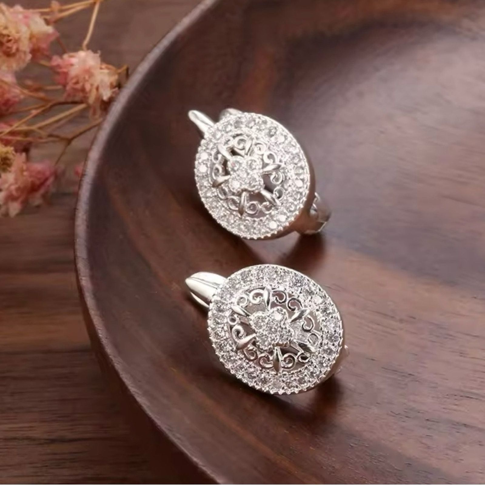 Other Oval Zircon Oval Stud Earrings Size ONE SIZE - 1 Thumbnail