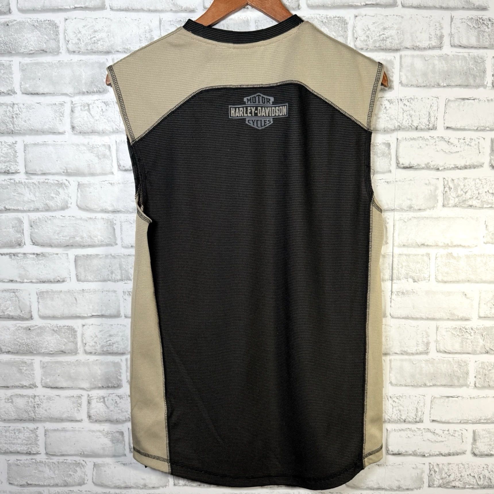 Harley Davidson VINTAGE Harley-Davidson Black Sleeveless T-Shirt Mens S Polyester Motorcycle Shirt 100% Black Motorcycle Theme Mens S Size US S / EU 44-46 / 1 - 5 Thumbnail