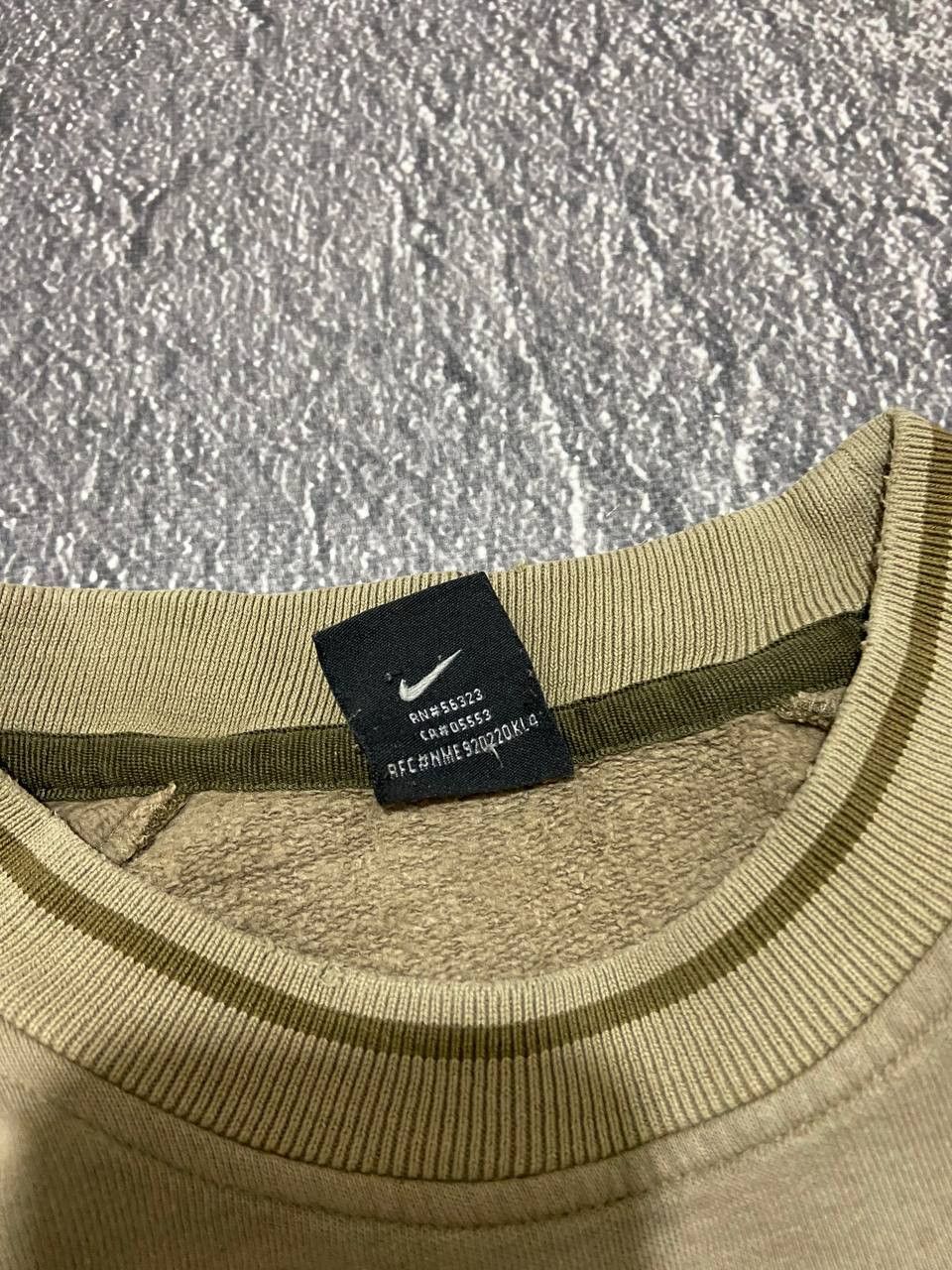 Vintage Vintage Nike Y2K Diestressed big print sweatshirt Size US L / EU 52-54 / 3 - 2 Thumbnail