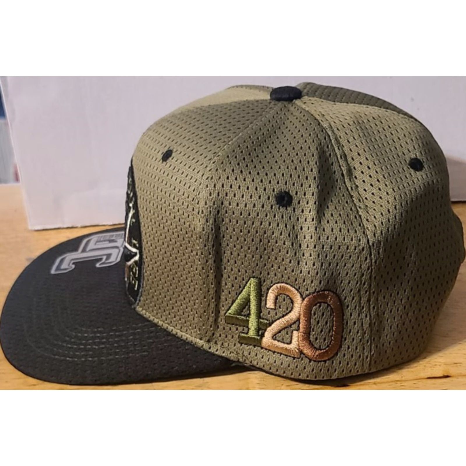 Brandblack MARIJUANA LEAF 420 LIGHT UP YOUR LIFE SNAPBACK BASEBALL CAP GREEN BLACK Size ONE SIZE - 2 Thumbnail