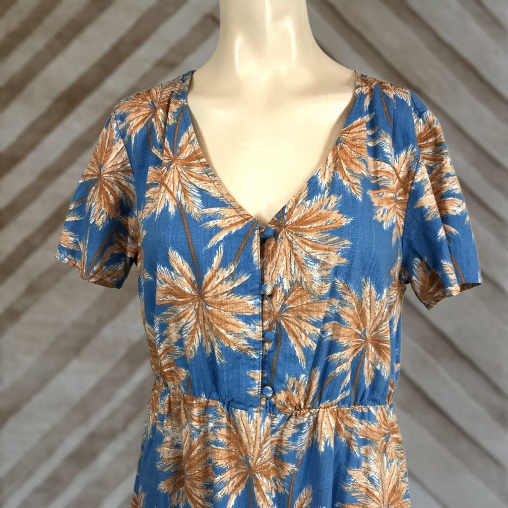 Vintage VINTAGE ROXY Palm Tree Print V Neck Button Front Tiered Dress Blue Tan Women's M Size M / US 6-8 / IT 42-44 - 1 Thumbnail