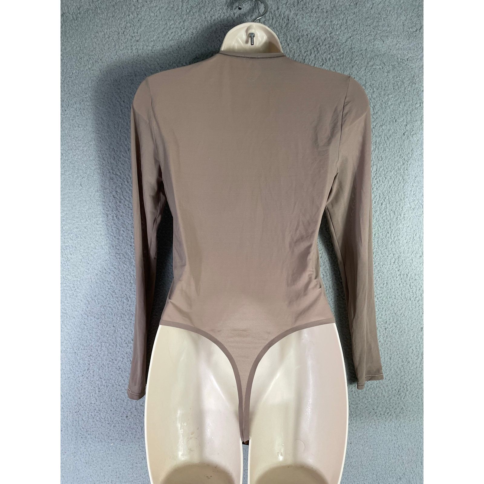 Lululemon Lululemon Long Sleeve Bodysuit Beige Womens Large Set of 2 Size L / US 10 / IT 46 - 8 Thumbnail