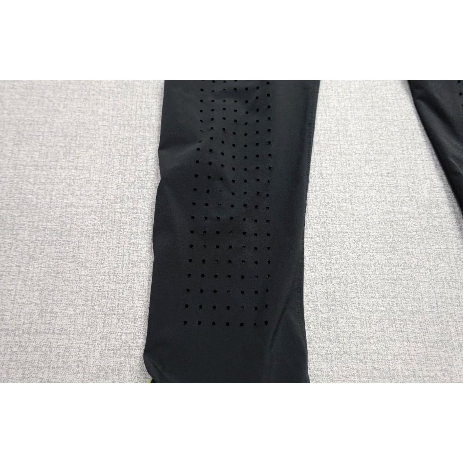 Under Armour Under Armour HeatGear Track Pants Mens Small Black Ventilated Zip Pocket Running Size US 29 - 4 Thumbnail