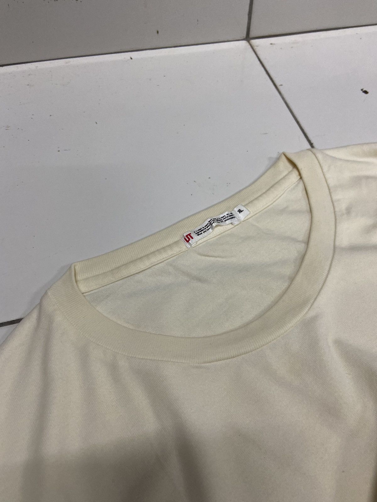 Uniqlo UNIQLO LA POULE TEE SHIRT Size US L / EU 52-54 / 3 - 7 Thumbnail