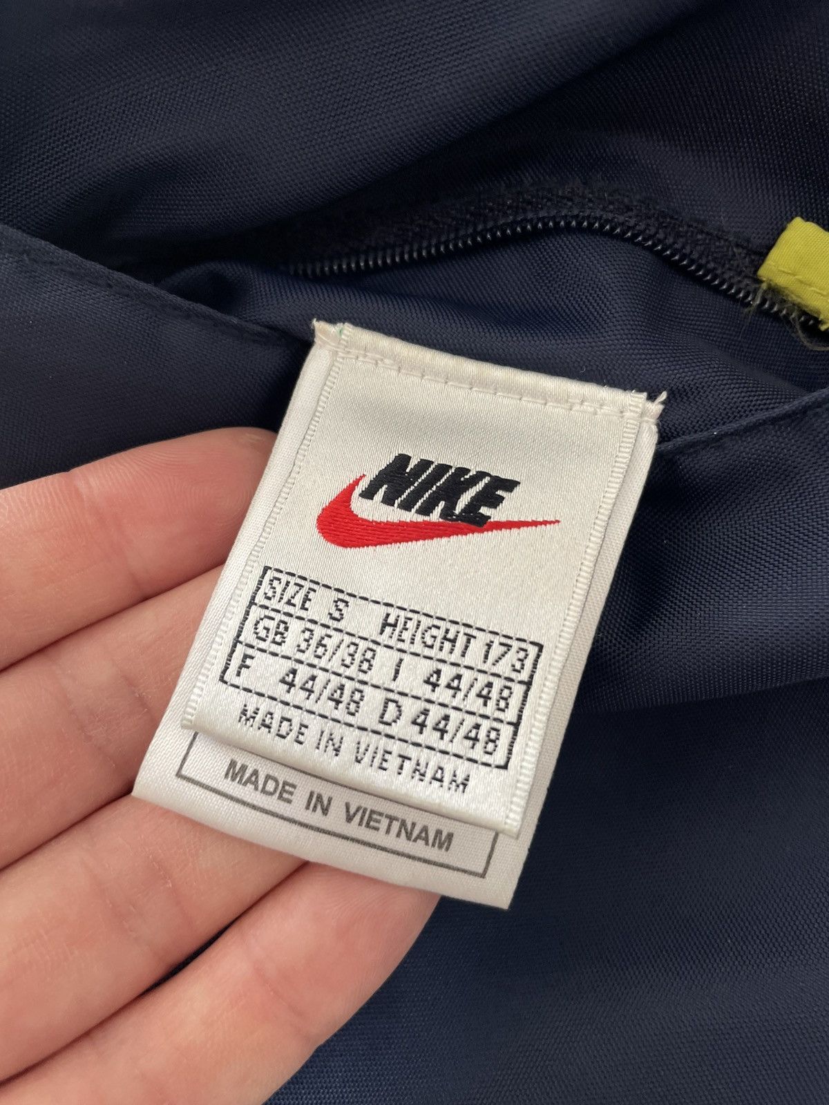 Nike Vintage Nike Big Swoosh Nylon Baggy Bomber Jacket Size US M / EU 48-50 / 2 - 8 Thumbnail