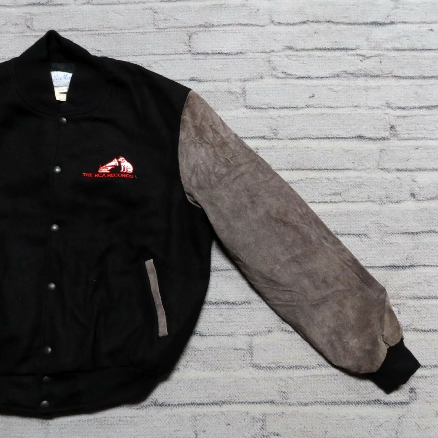 Vintage VINTAGE RCA Records Suede Leather Bomber Jacket Mens L Black Leather Bomber Jacket 24" Chest 24" Length 20" Shoulders 26" Sleeve Size US L / EU 52-54 / 3 - 3 Thumbnail