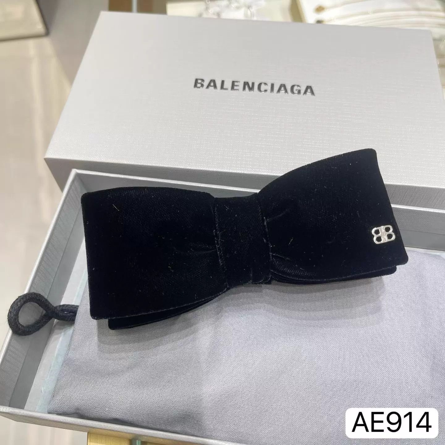 Balenciaga Balenciaga Bow Hair Clip New with Dust Bag & Box Size ONE SIZE - 1 Thumbnail